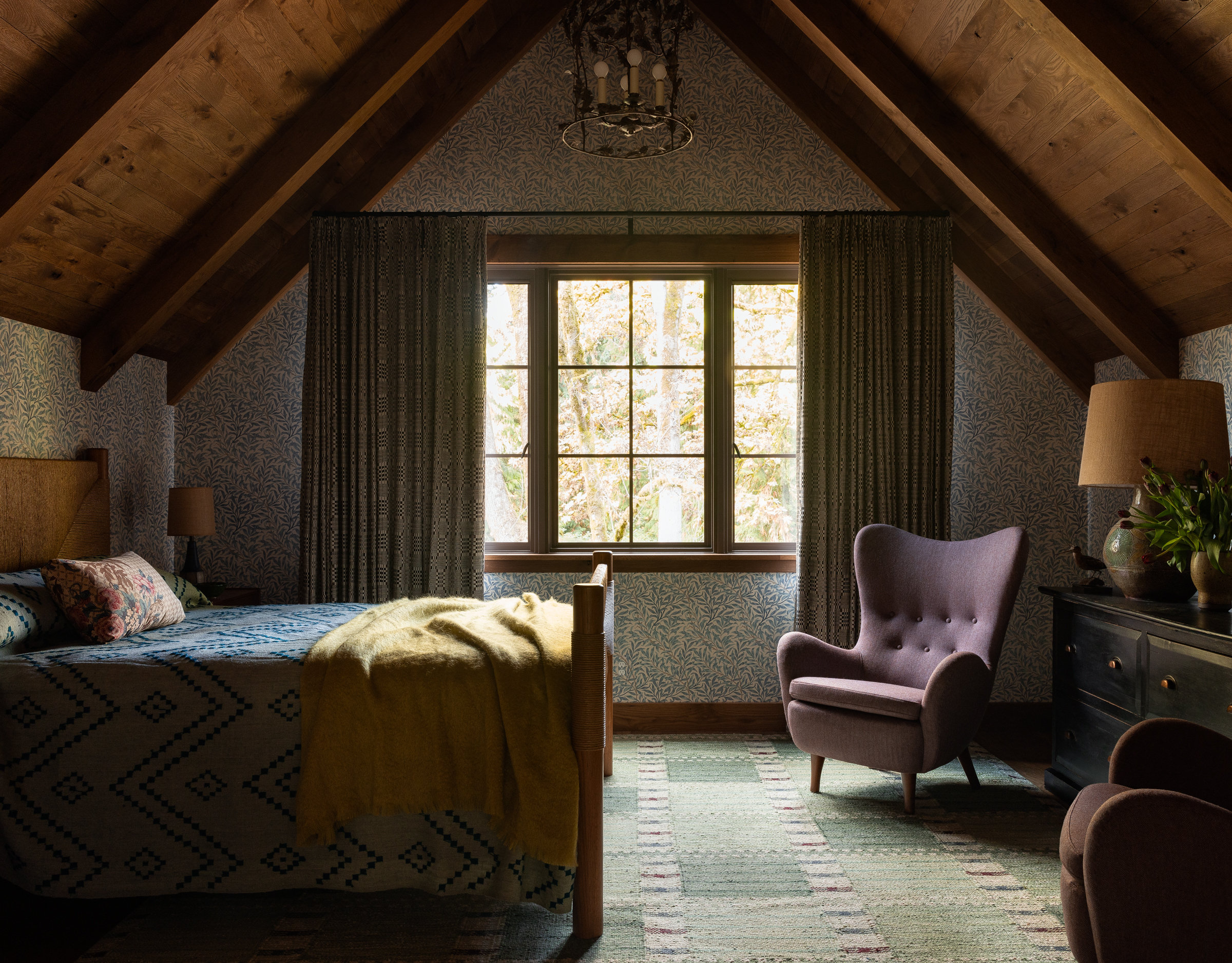 Bellevue Carriage House - Heidi Caillier